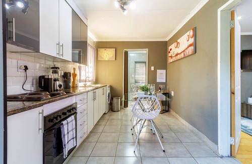 Greater Johannesburg Metropolitan Area Cottage | Cosy and beautiful 1 bedroom flatlet