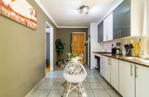 Greater Johannesburg Metropolitan Area Cottage | Cosy and beautiful 1 bedroom flatlet