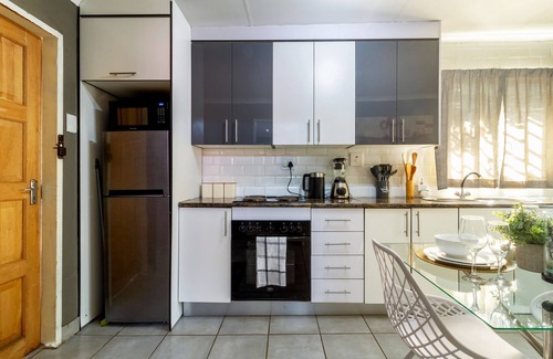 Greater Johannesburg Metropolitan Area Cottage | Cosy and beautiful 1 bedroom flatlet