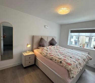 Ahascragh House | Cosy and beautiful home Vegetarians only