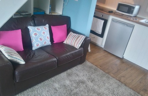 Grewelthorpe Cottage | Cosy and comfortable cottage, pet friendly, woodburning stove, near village pub