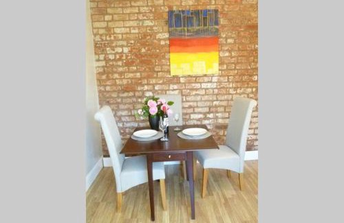 Kidderminster Apartment | Cosy and Peaceful Maisonette with Terrace, Kidderminster