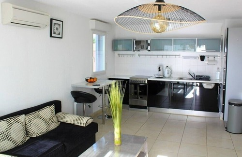 Marseillan Apartment | Cosy and spacious T3 - sleeps 4 to 6 - air-conditioned, quiet location near Etang de Thau