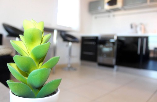 Marseillan Apartment | Cosy and spacious T3 - sleeps 4 to 6 - air-conditioned, quiet location near Etang de Thau