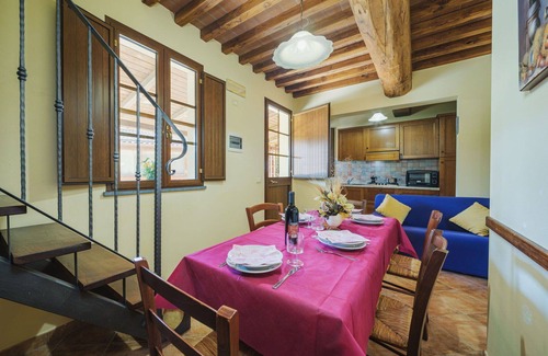 Orentano Apartment | Cosy apartment for 5 people with pool, A/C, WIFI, TV and patio