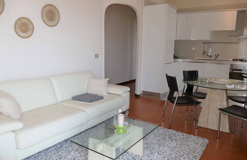 Santo Stefano al Mare Apartment | Cosy apartment for 4 people with WIFI and balcony
