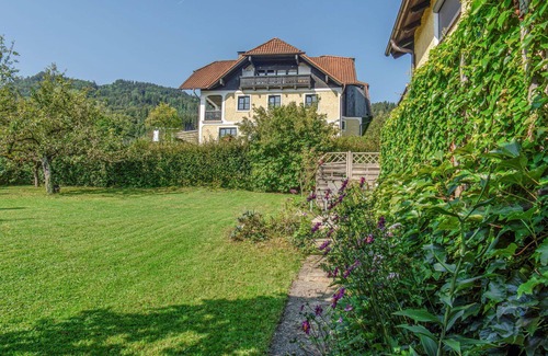 Nussdorf am Attersee Apartment | Cosy apartment for 4 guests with terrace