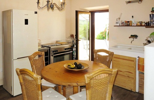 Cologna Spiaggia Villa | Cosy apartment in villa with hot tub, WIFI, pool, A/C, TV, patio, pets allowed and panoramic view