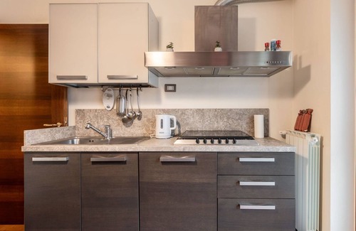 Intra Apartment | Cosy apartment for 4 guests with WIFI, TV, balcony and parking