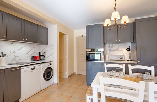 Les Issambres Apartment | Cosy apartment for 6 guests with pool, WIFI, A/C, TV and terrace