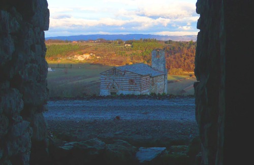 Colle di Val d'Elsa Villa | Cosy apartment in villa with A/C, pool, WIFI, TV, patio and panoramic view, close to San Gimignano
