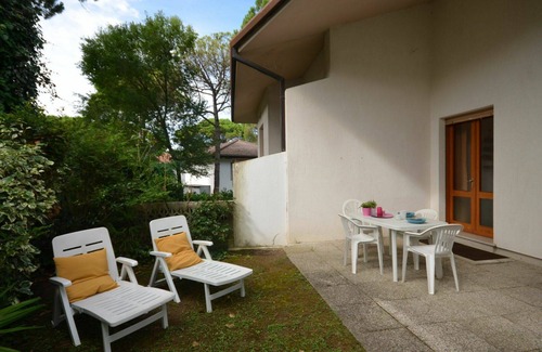 Lignano Riviera Apartment | Cosy apartment for 7 guests with A/C, TV, terrace and pets allowed
