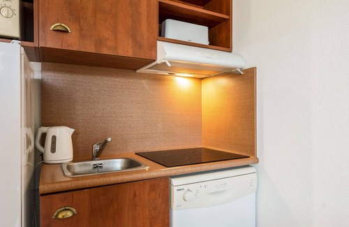 Le Verdon-sur-Mer Apartment | Cosy apartment for 4 people with pool, WIFI, TV, terrace and pets allowed