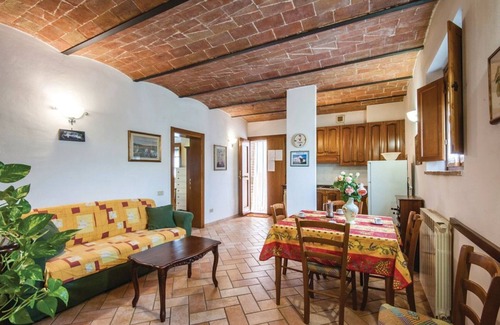 Poggiarello Villa | Cosy apartment in villa for 2 people with pool, A/C and TV, close to Siena