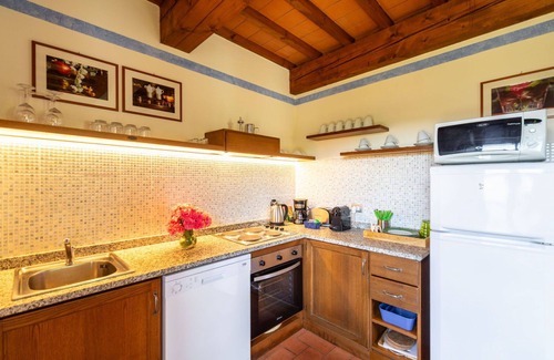 Greve in Chianti House | Cosy apartment in villa for 8 guests with WIFI, pool, TV, patio, pets allowed and parking