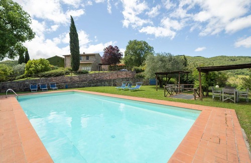 Greve in Chianti House | Cosy apartment in villa for 8 guests with WIFI, pool, TV, patio, pets allowed and parking