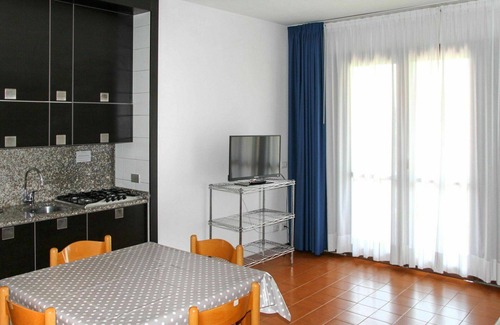 Moniga del Garda Apartment | Cosy apartment for 2 guests with WIFI, pool, A/C, TV, balcony and pets allowed