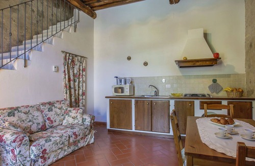 Sesto Fiorentino Villa | Cosy apartment in villa for 3 people with WIFI, pool, TV and pets allowed