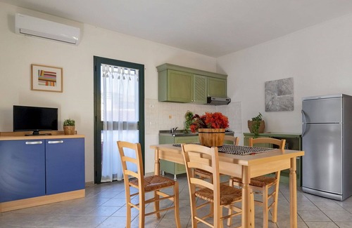 Trinita d'Agultu Apartment | Cosy apartment for 6 guests with pool, A/C, WIFI, TV, patio and parking
