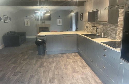 Taddington Apartment | Cosy Apartment Above Village Pub