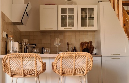 Salavas Apartment | Cosy apartment - Balcony, Air conditioning & Free shaded parking