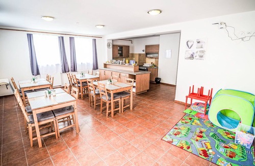 Cesky Krumlov Apartment | Cosy apartment for 5 people with WIFI, patio, pets allowed and parking