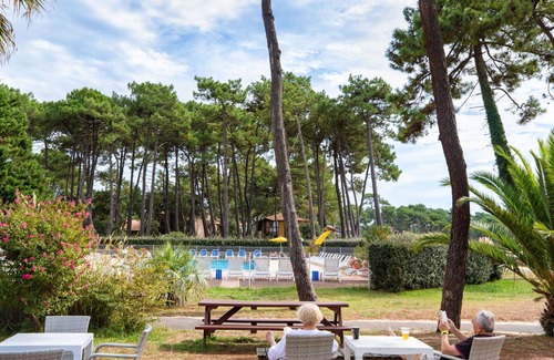 Soustons Apartment | Cosy apartment for 4 guests with pool, WIFI, TV, terrace and pets allowed