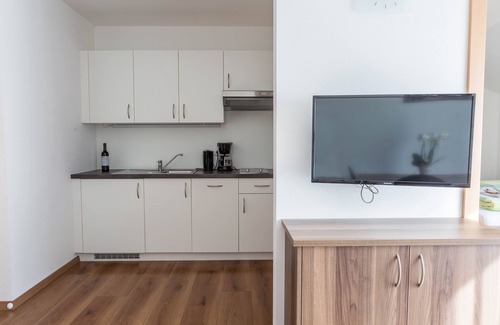 Tirolo Apartment | Cosy Apartment “Ferienwohnung Typ C” with Wi-Fi & East View