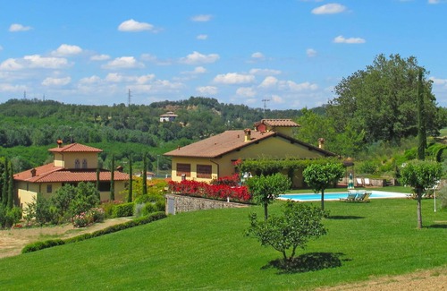 San Giovanni Valdarno Apartment | Cosy apartment for 6 guests with pool, WIFI, TV, terrace, pets allowed and parking