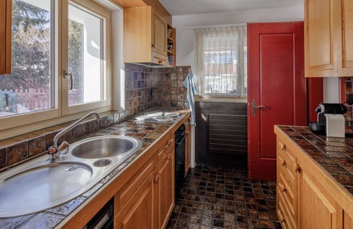 Grisons Apartment | Cosy apartment for 10 guests with TV and balcony