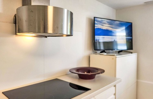 Gordola Apartment | Cosy apartment for 2 guests with A/C, WIFI, TV, patio, pets allowed and panoramic view