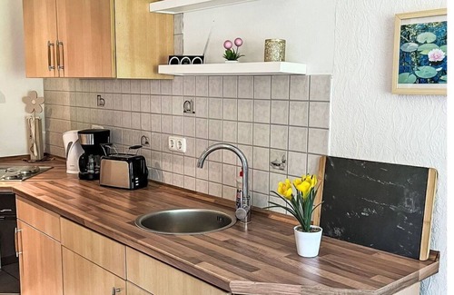 Sudarle Apartment | Cosy apartment for 2 guests with WIFI, TV, terrace, pets allowed and parking