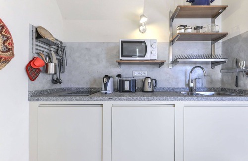 Marciana Apartment | Cosy apartment for 2 people with WIFI, A/C, balcony and pets allowed