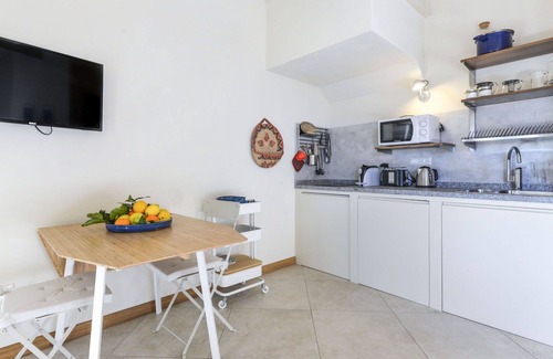 Marciana Apartment | Cosy apartment for 2 people with WIFI, A/C, balcony and pets allowed
