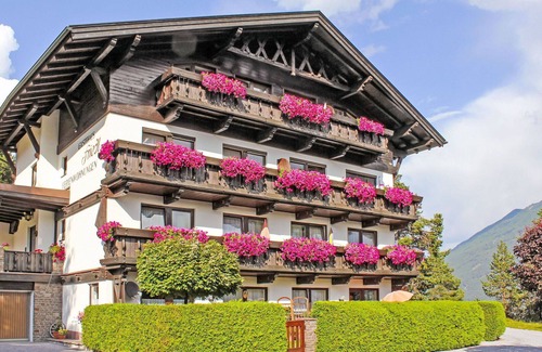 Imst Apartment | Cosy apartment for 2 people with WIFI, TV, patio and parking