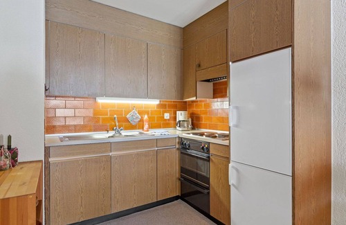 Parpan Apartment | Cosy apartment for 3 guests with WIFI, TV and balcony