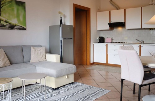 Colà Di Lazise Apartment | Cosy apartment for 3 guests with A/C, pool, TV, balcony and pets allowed