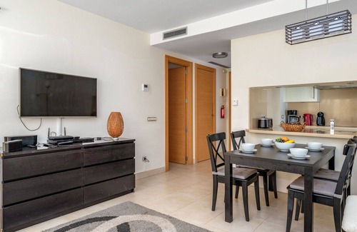 Marbella Apartment | Cosy apartment for 4 people with WIFI, A/C, pool, TV and terrace