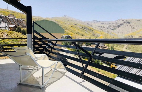 Pradollano Apartment | Cosy apartment for 4 people with WIFI, TV, terrace and parking