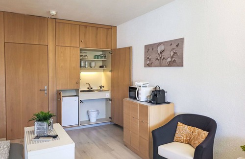 Bissone Apartment | Cosy apartment for 4 guests with pool, A/C, WIFI, TV, balcony and panoramic view
