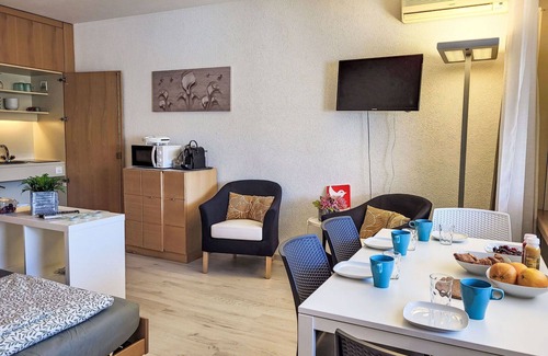 Bissone Apartment | Cosy apartment for 4 guests with pool, A/C, WIFI, TV, balcony and panoramic view