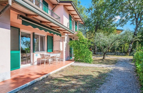 San Feliciano Apartment | Cosy apartment for 4 guests with A/C, pool, WIFI, TV, patio and pets allowed