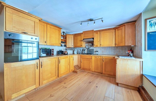 Brecon Apartment | Cosy apartment for 4 guests with WIFI, terrace and pets allowed