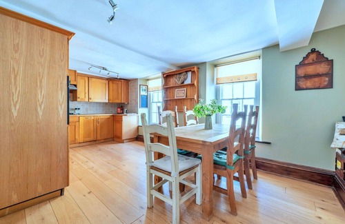 Brecon Apartment | Cosy apartment for 4 guests with WIFI, terrace and pets allowed