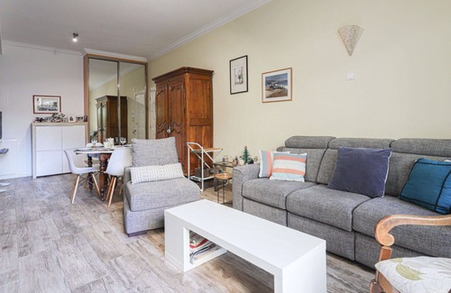 La Madeleine Apartment | Cosy apartment for 4 guests with WIFI, pool, TV, terrace and parking