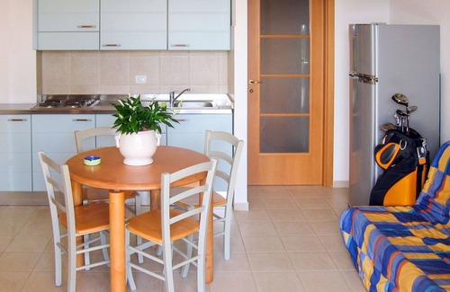 Tirrenia Apartment | Cosy apartment for 4 guests with WIFI, A/C, pool, TV, terrace and pets allowed