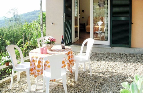 Valloria Apartment | Cosy apartment for 4 guests with hot tub, pool, WIFI, A/C, TV, patio and parking