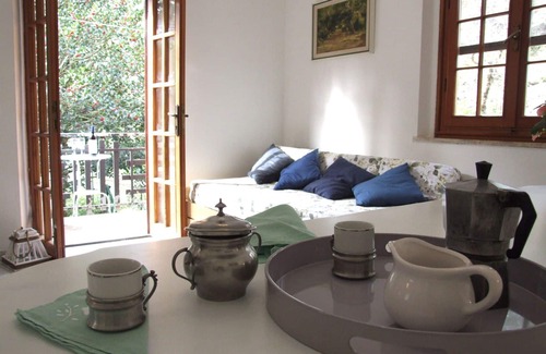 Sassetta Apartment | Cosy apartment for 4 people with WIFI, TV, balcony and parking