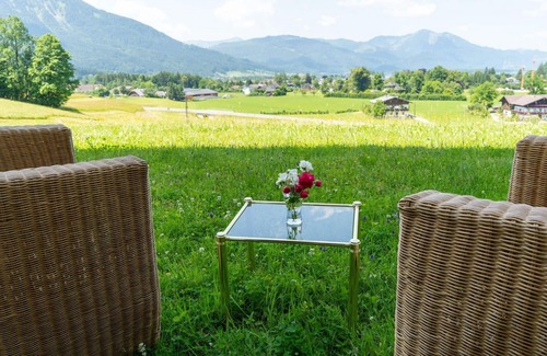 Strobl Apartment | Cosy apartment for 4 people with WIFI, TV, patio and parking
