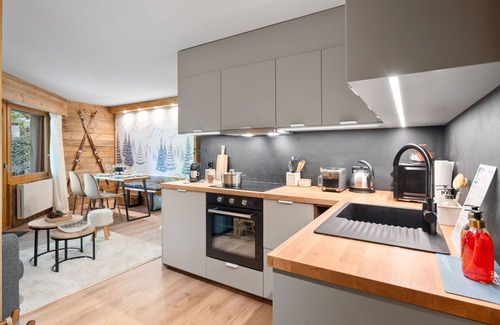 Lens Apartment | Cosy apartment for 4 people with WIFI and patio